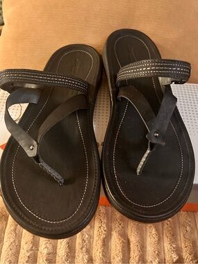 JBU Black Women's Toe-Loop Sandals with Contrast Stitching 9.5 NIB